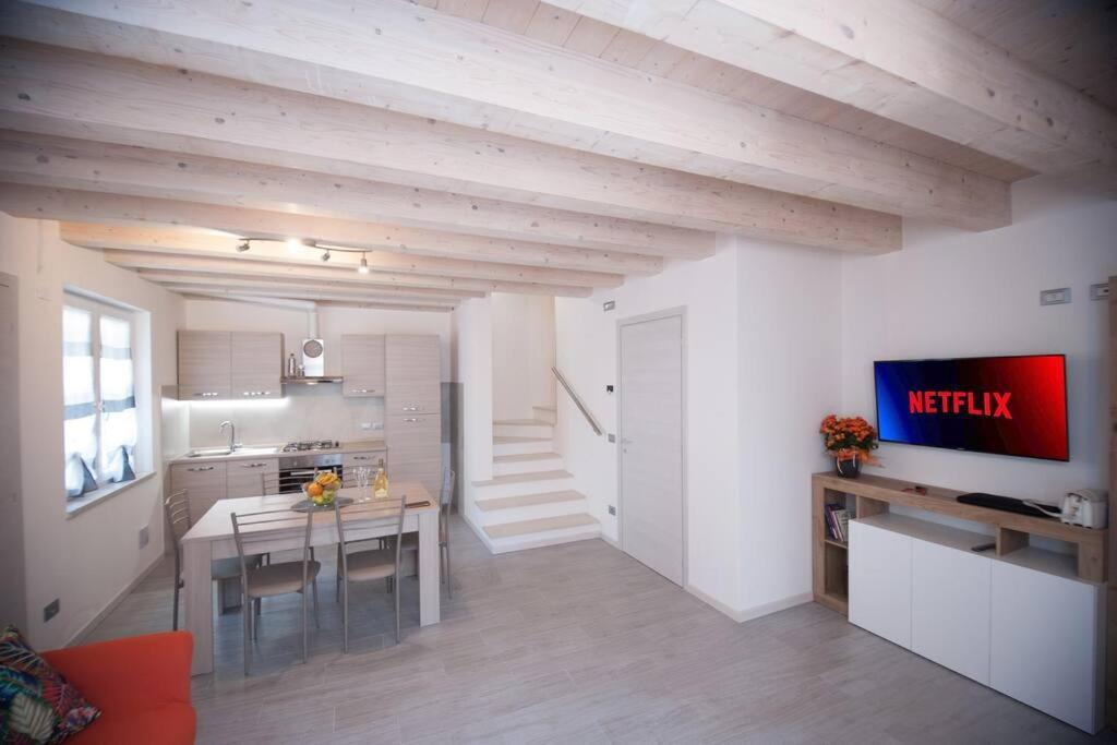 Apartamento Casa Gemma - Big Family House With Free Parking San Giovanni Lupatoto Exterior foto