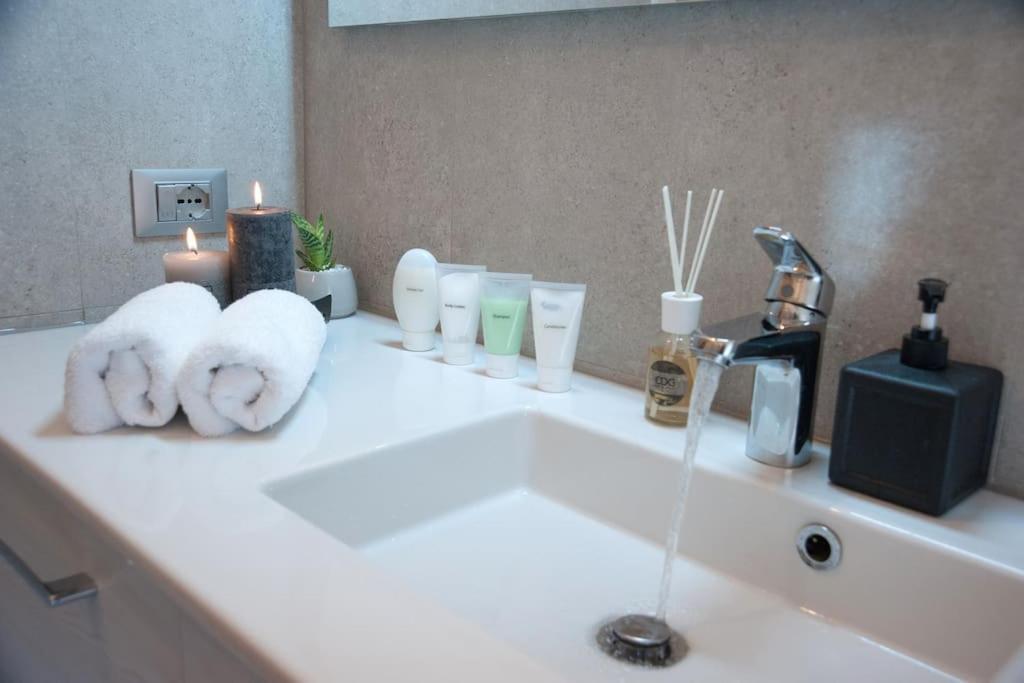 Apartamento Casa Gemma - Big Family House With Free Parking San Giovanni Lupatoto Exterior foto